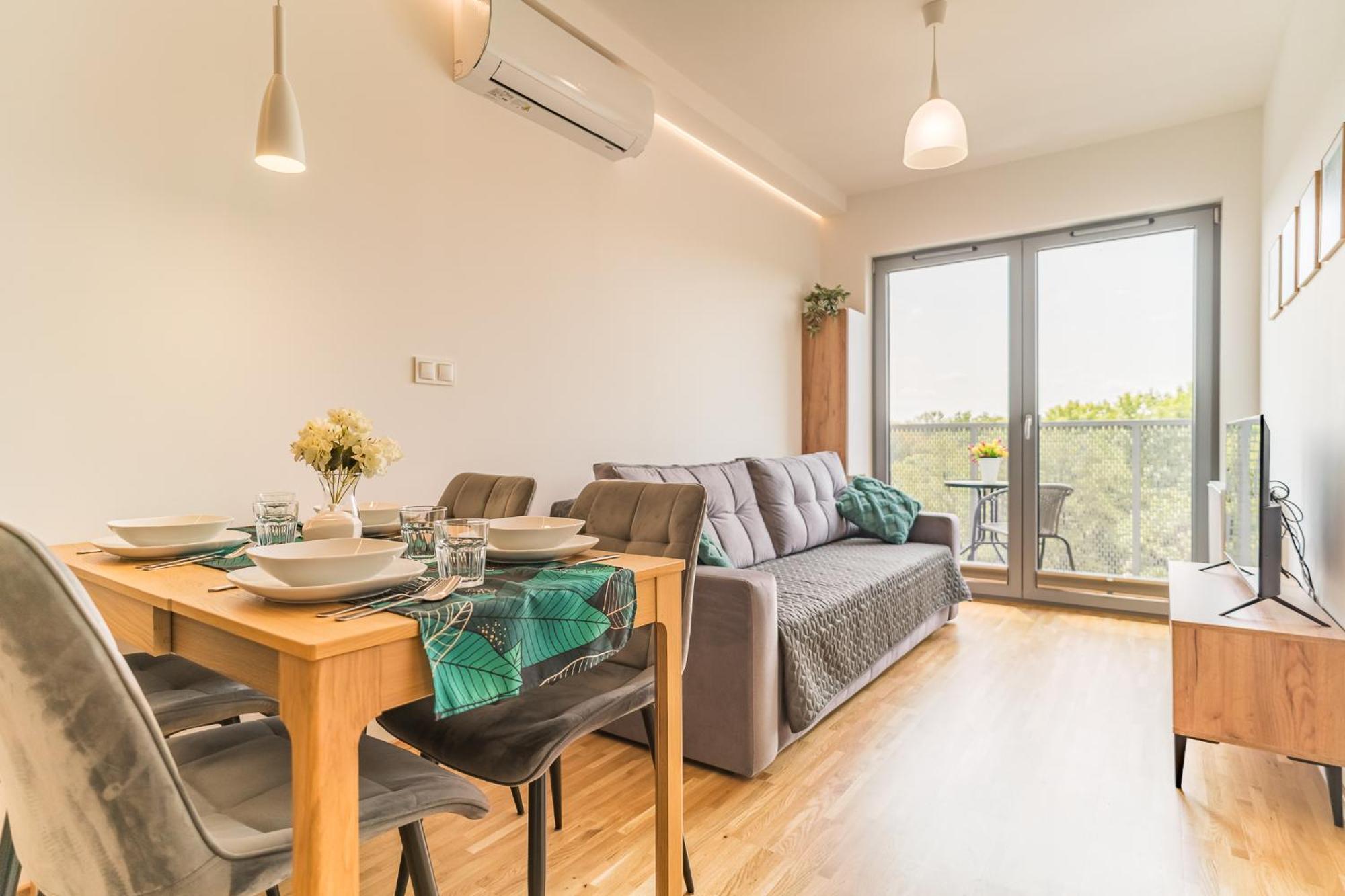 Apartment Old Town - Bus&tram Stops Nearby, Balcony - By Rentujemy Krakau