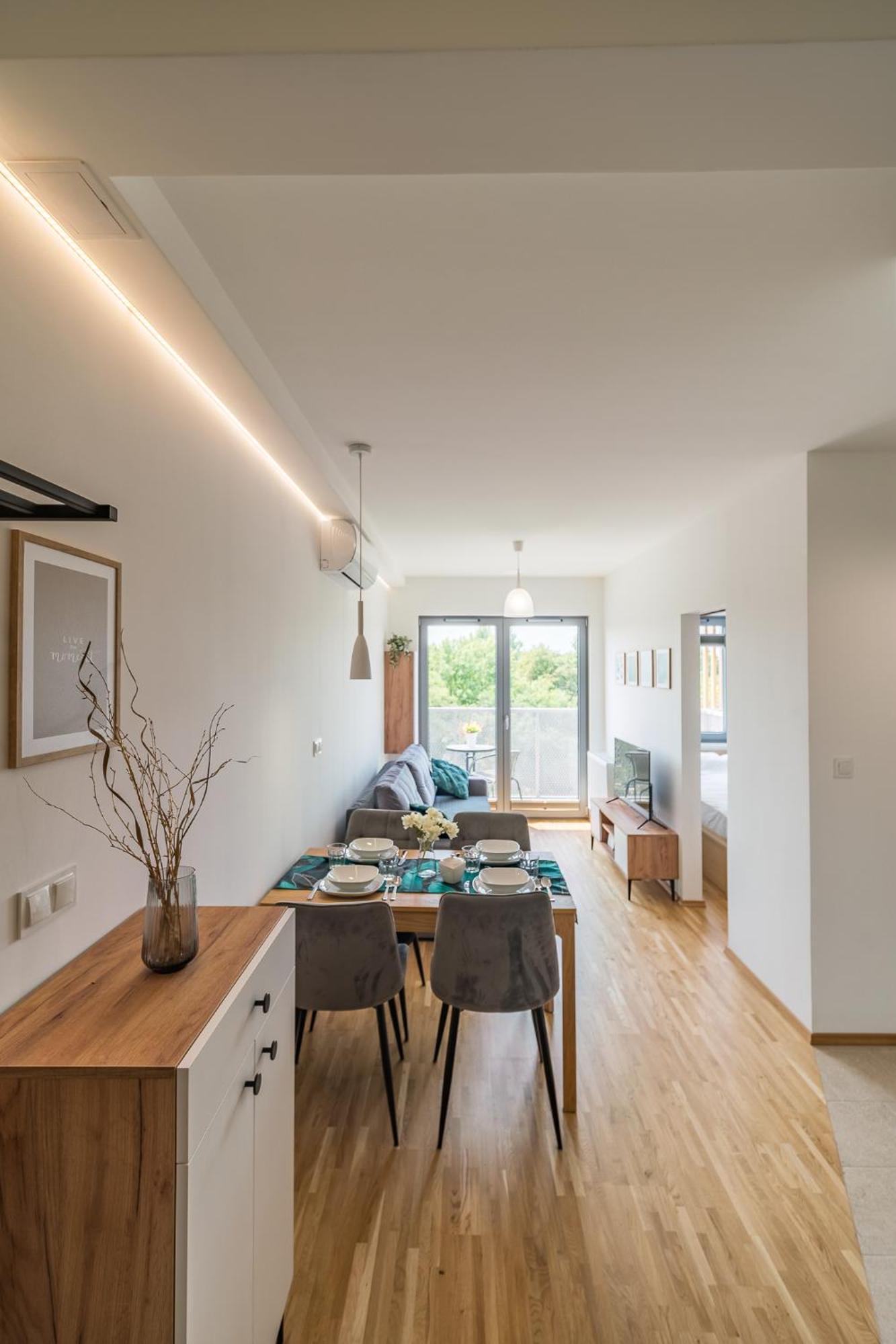 Old Town - Bus&tram Stops Nearby, Balcony - By Rentujemy Apartment Krakau